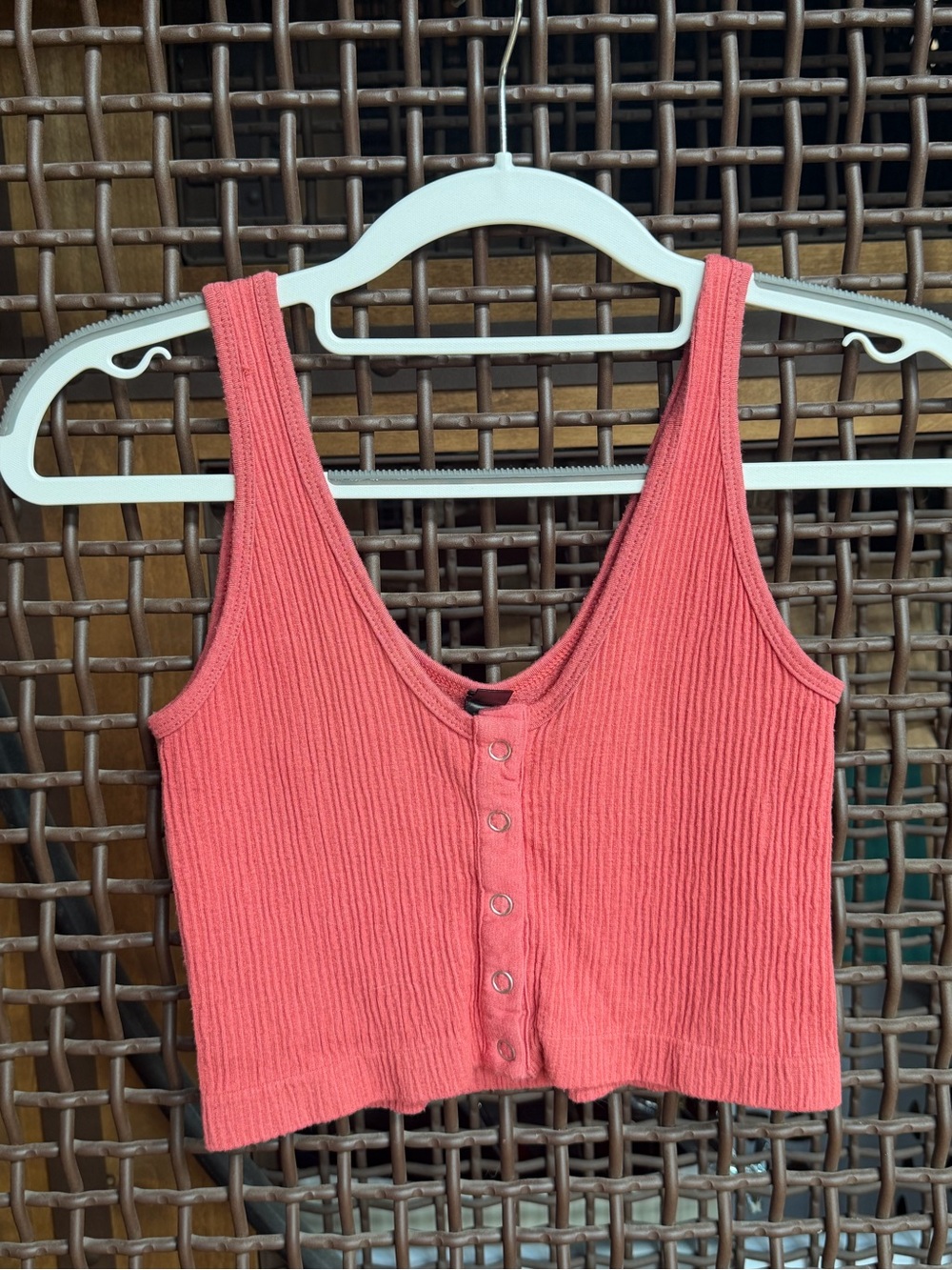 Out From Under UO Coral Ribbed Snap Front Crop Tank M/L